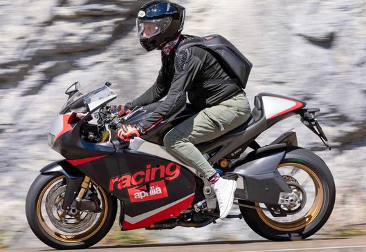 Aprilia RSV4 kao RS250 Aprilia RSV4 kao RS250