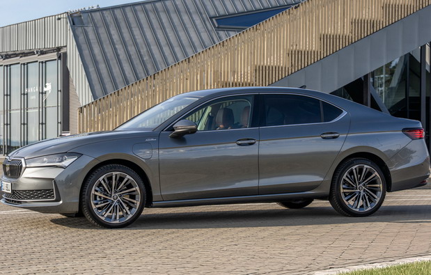 &Scaron;koda Superb PHEV