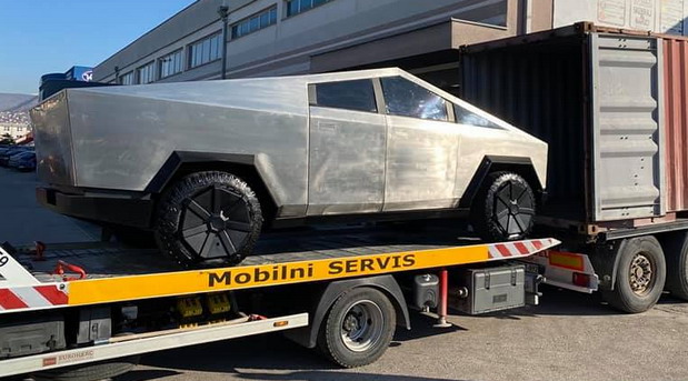 Bosanska replika Cybertrucka