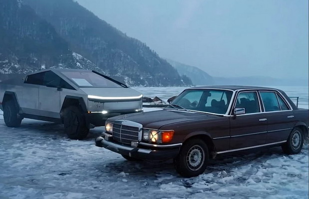 Tesla Cybertruck & Mercedes 300SD 