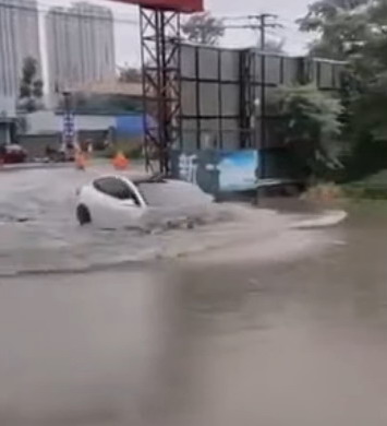 Tesla kroz vodu