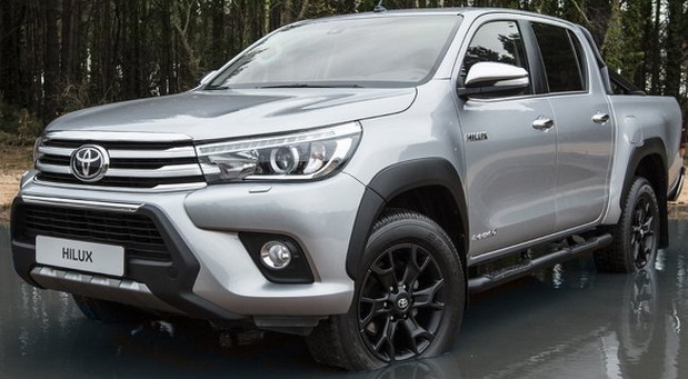 Toyota Hilux Invicible 50 Black Edition