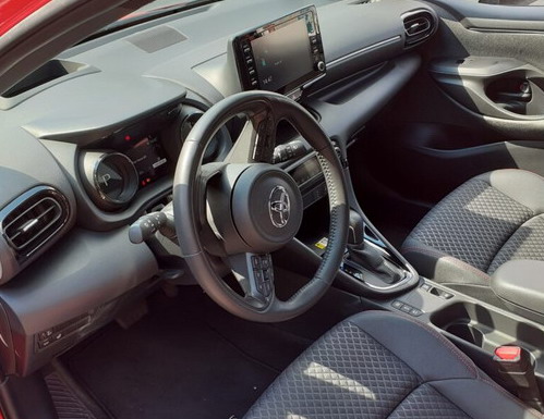 Toyota Yaris Hybrid 1.5 CVT Toyota Yaris Hybrid 1.5 CVT
