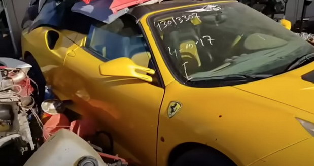 Napušteni Ferrari Napušteni Ferrari