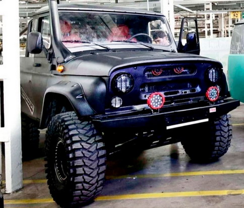 UAZ Hunter 6x6 