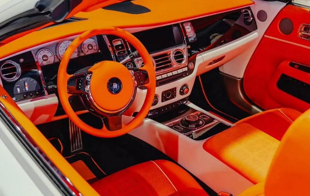 Venuum Rolls-Royce Dawn