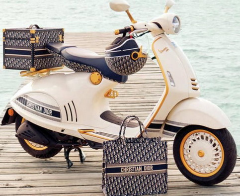 Vespa 946 Christian Dior