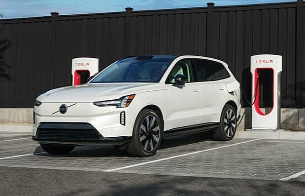 Volvo & Tesla Supercharger 