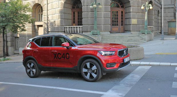 Volvo XC40 D4 A AWD Momentum